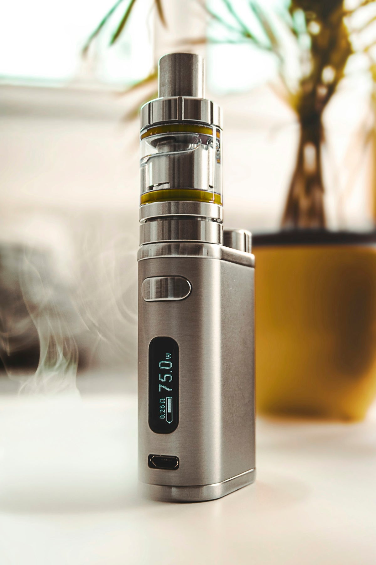 Dispositivo de vapeo plateado