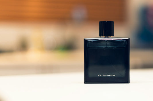 Frasco de perfume azul marino